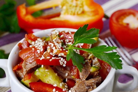 salata s mesom i povrćem
