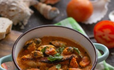 Tomato soup with mussels