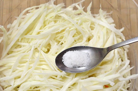 add salt to cabbage
