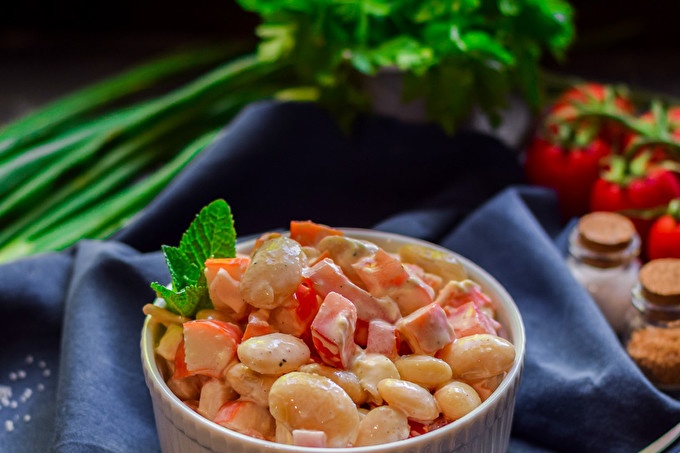 salata s grahom, rajčicama i rajčicama